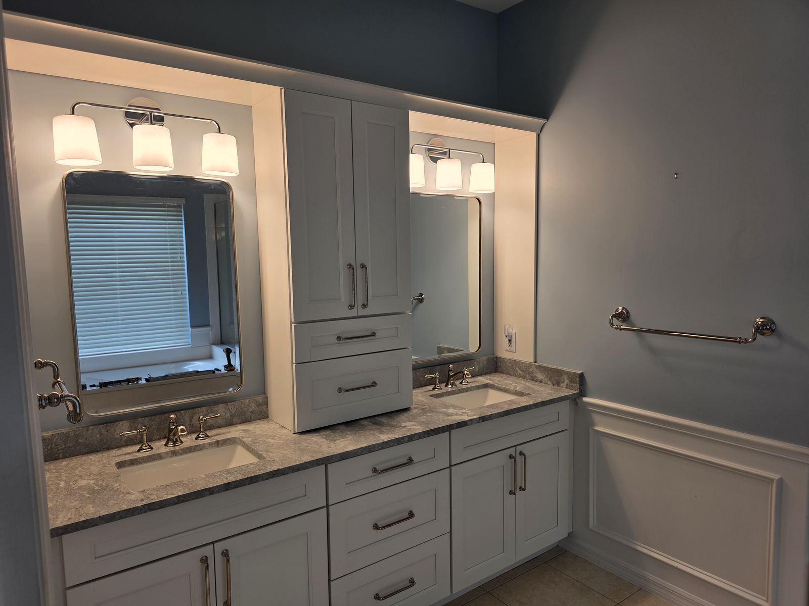Double Vanity & Tile Shower – The finished project 2