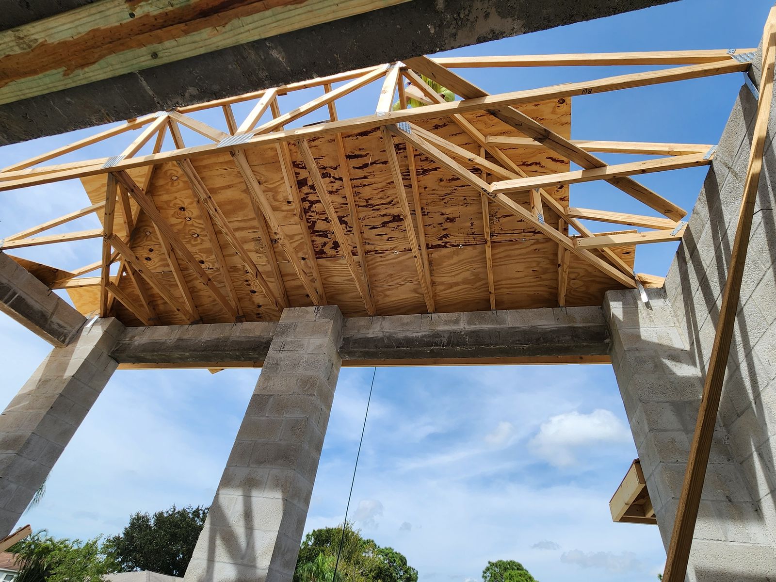 New Custom Home & Steel Building – Roof trusses 3