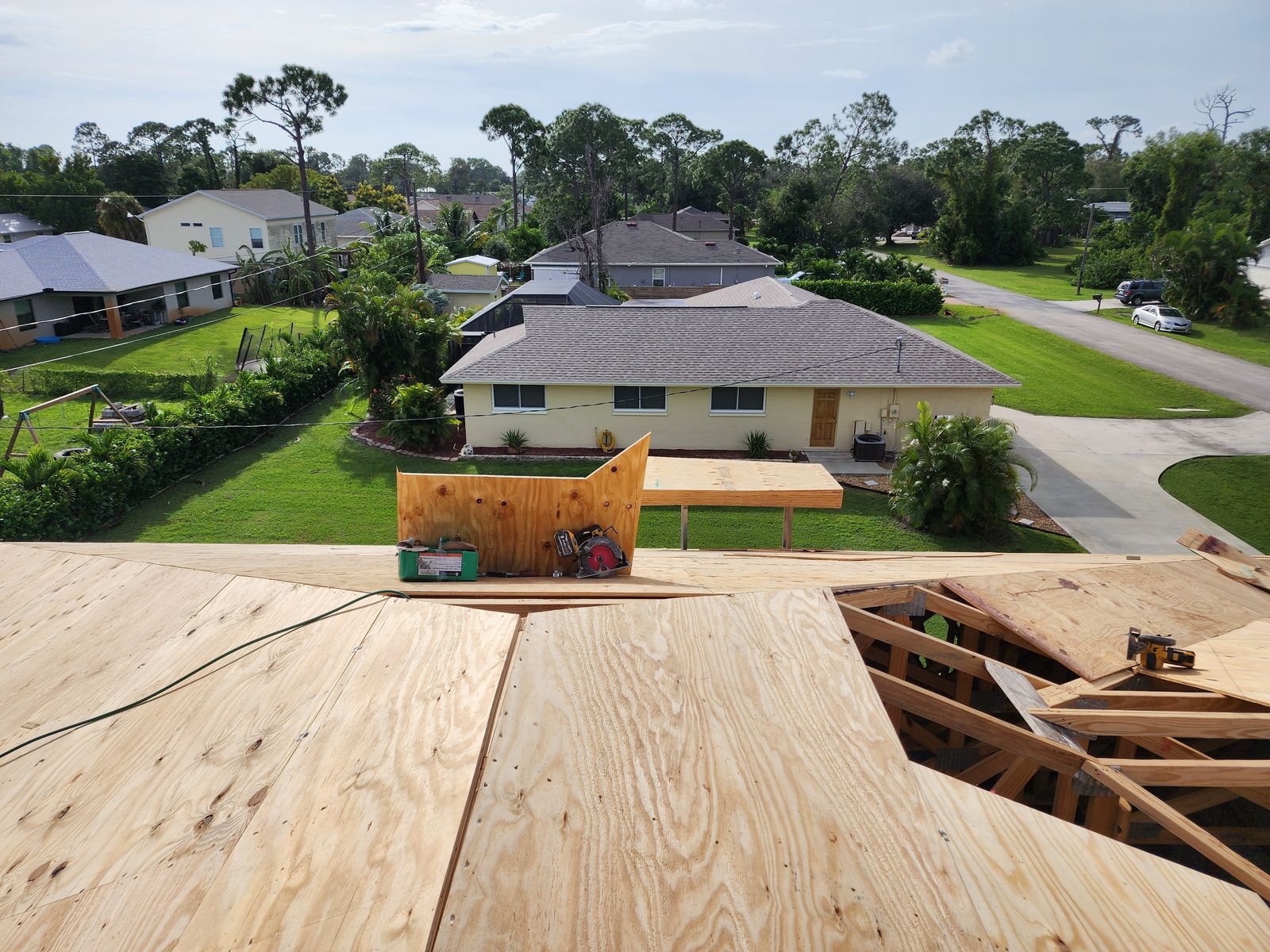 New Custom Home & Steel Building – Roof trusses 4